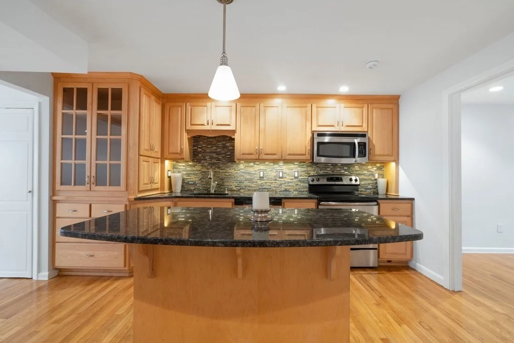 4 bed, 3 bath apartment for rent at 137 W 3rd Unit 1, South Boston — photo 3 of 32
