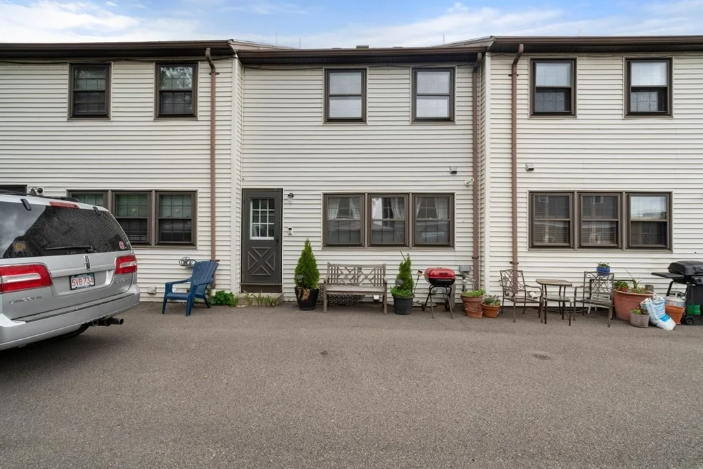 4 bed, 3 bath apartment for rent at 137 W 3rd Unit 1, South Boston — photo 30 of 32