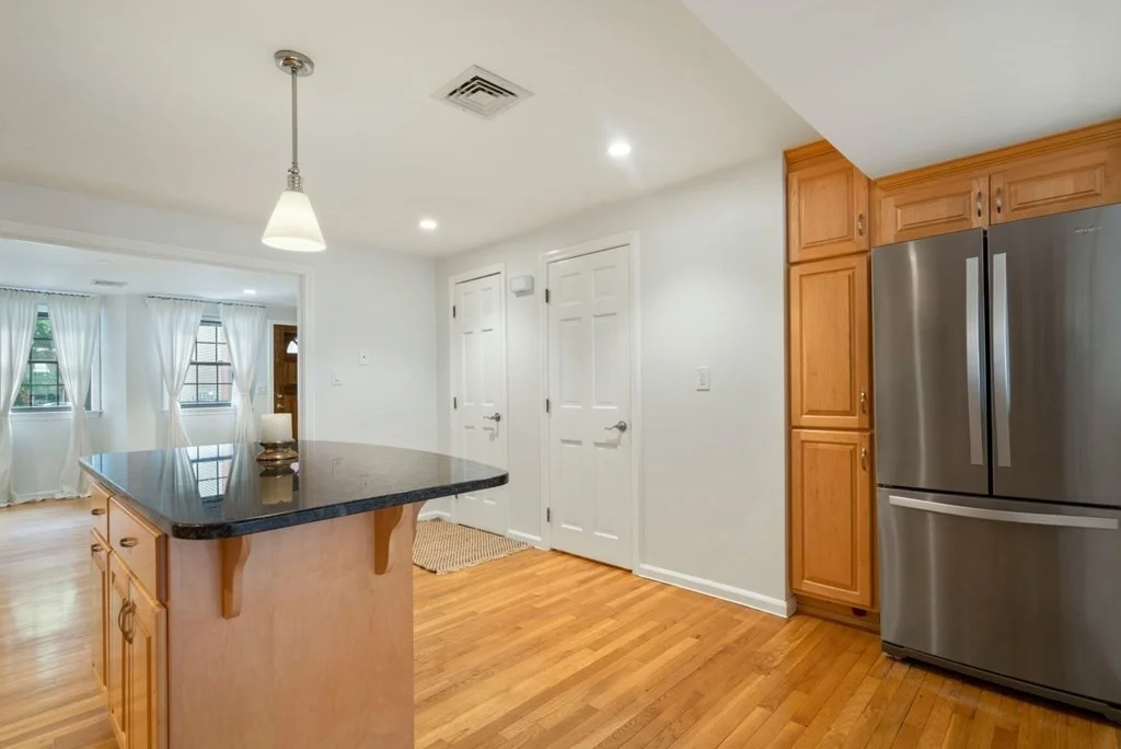 4 bed, 3 bath apartment for rent at 137 W 3rd Unit 1, South Boston — photo 4 of 32