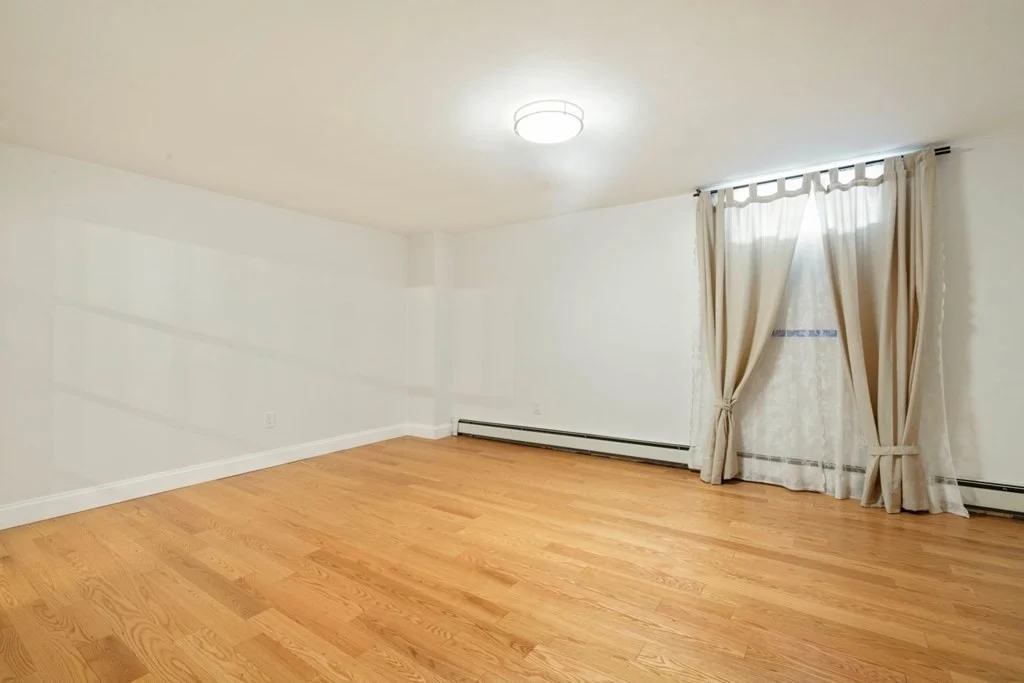 4 bed, 3 bath apartment for rent at 137 W 3rd Unit 1, South Boston — photo 20 of 32