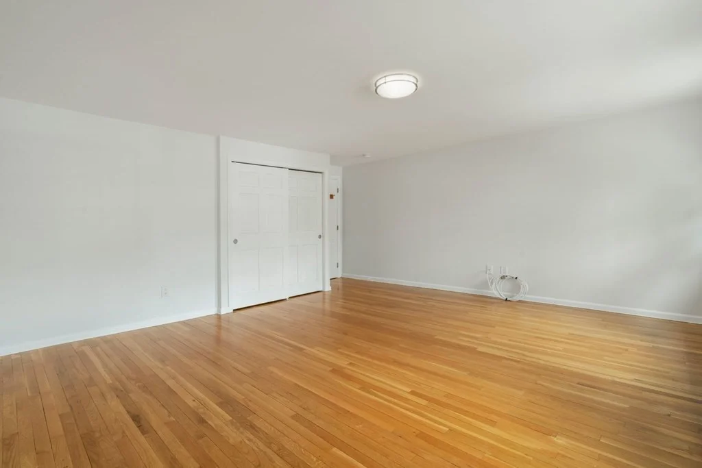 4 bed, 3 bath apartment for rent at 137 W 3rd Unit 1, South Boston — photo 11 of 32