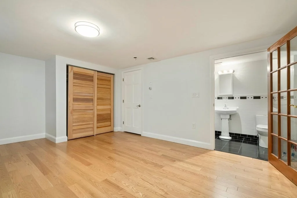 4 bed, 3 bath apartment for rent at 137 W 3rd Unit 1, South Boston — photo 21 of 32
