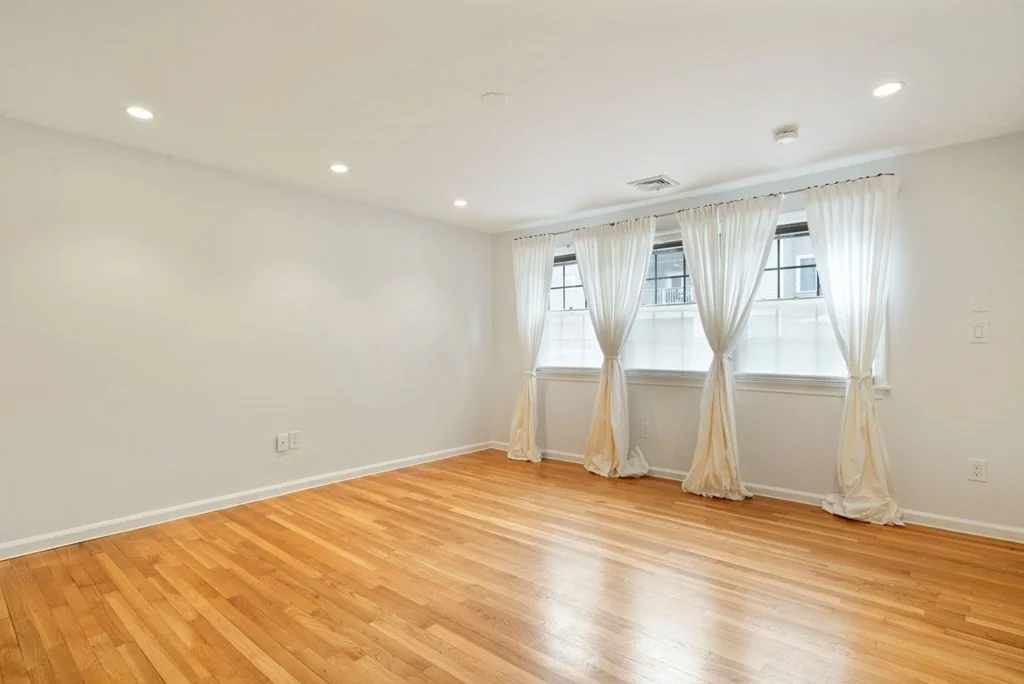 4 bed, 3 bath apartment for rent at 137 W 3rd Unit 1, South Boston — photo 9 of 32