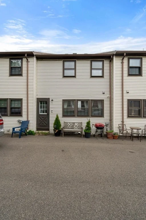 4 bed, 3 bath apartment for rent at 137 W 3rd Unit 1, South Boston — photo 31 of 32