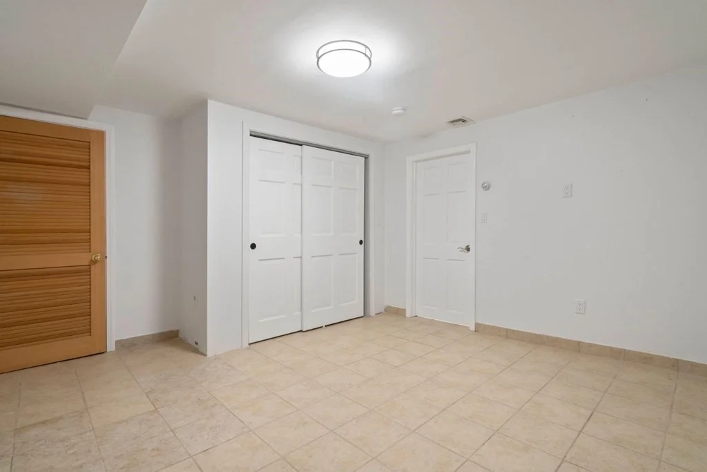 4 bed, 3 bath apartment for rent at 137 W 3rd Unit 1, South Boston — photo 19 of 32