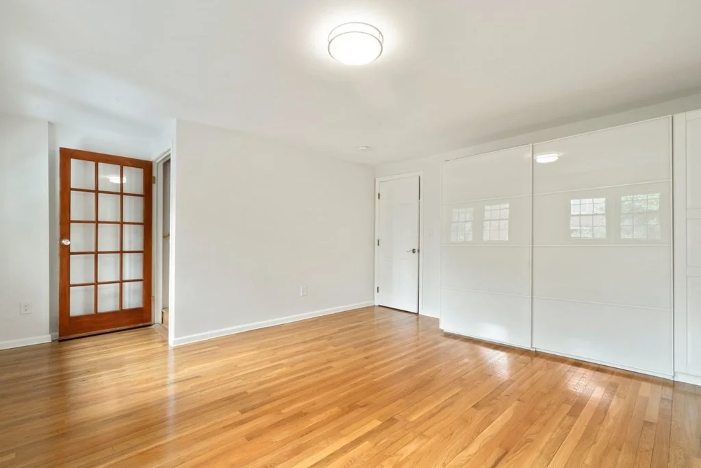 4 bed, 3 bath apartment for rent at 137 W 3rd Unit 1, South Boston — photo 23 of 32