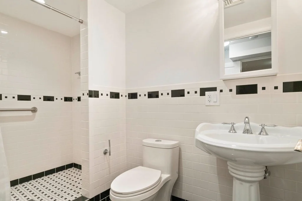 4 bed, 3 bath apartment for rent at 137 W 3rd Unit 1, South Boston — photo 14 of 32