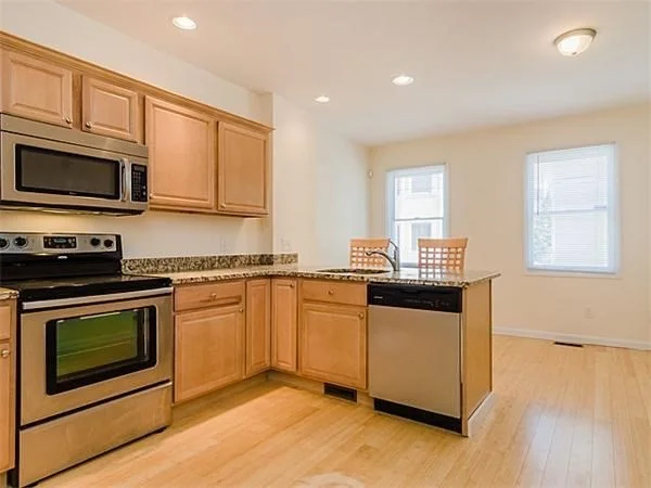 3 bed, 2 bath apartment for rent at 137 W 9th St Unit 1, South Boston — photo 2 of 10