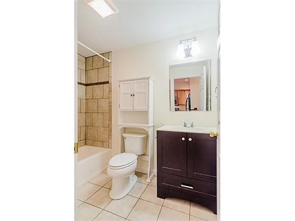 3 bed, 2 bath apartment for rent at 137 W 9th St Unit 1, South Boston — photo 5 of 10