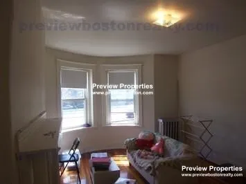 1 bed, 1 bath apartment for rent at 1377 Commonwealth Ave Unit 7P, Allston — photo 4 of 19