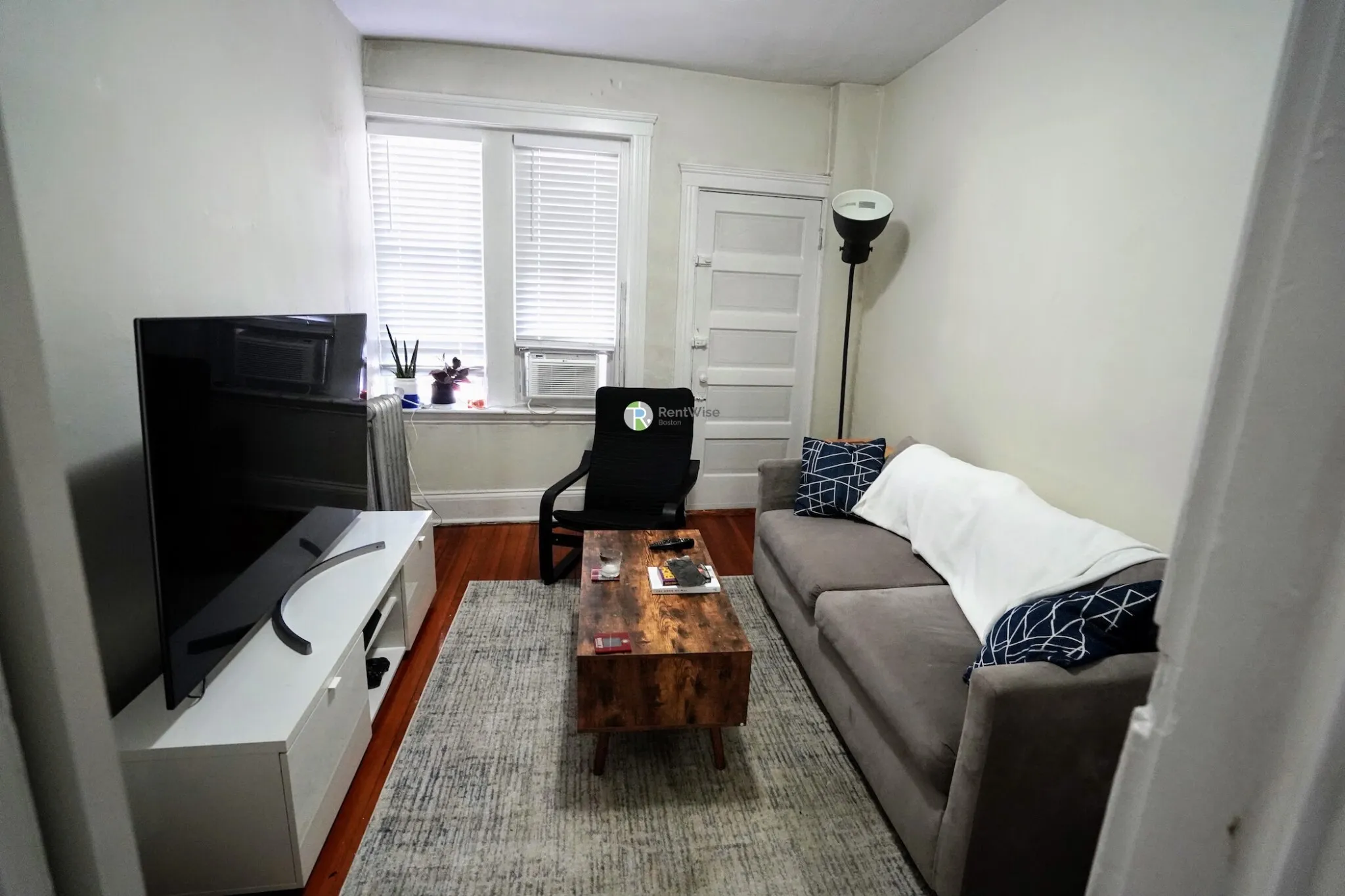 1 bed, 1 bath apartment for rent at 1377 Commonwealth Ave Unit 8, Allston — photo 9 of 17