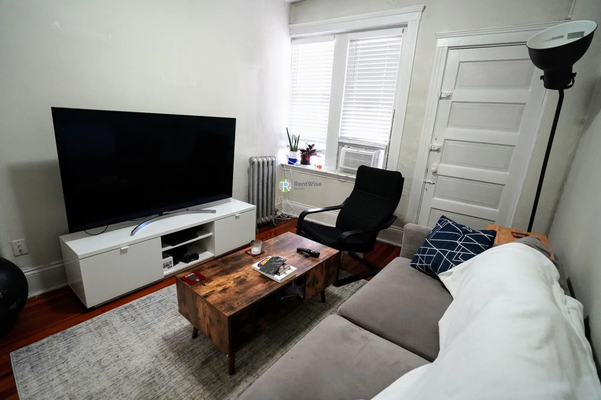 1 bed, 1 bath apartment for rent at 1377 Commonwealth Ave Unit 8, Allston — photo 10 of 17