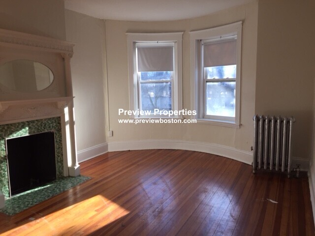1 bed, 1 bath apartment for rent at 1377 Commonwealth Ave Unit 9P, Allston — photo 3 of 23