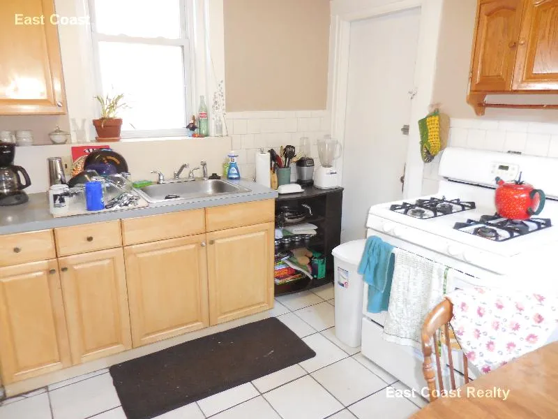 3 bed, 1 bath apartment for rent at 1377A Commonwealth Ave Unit 2, Allston — photo 20 of 24