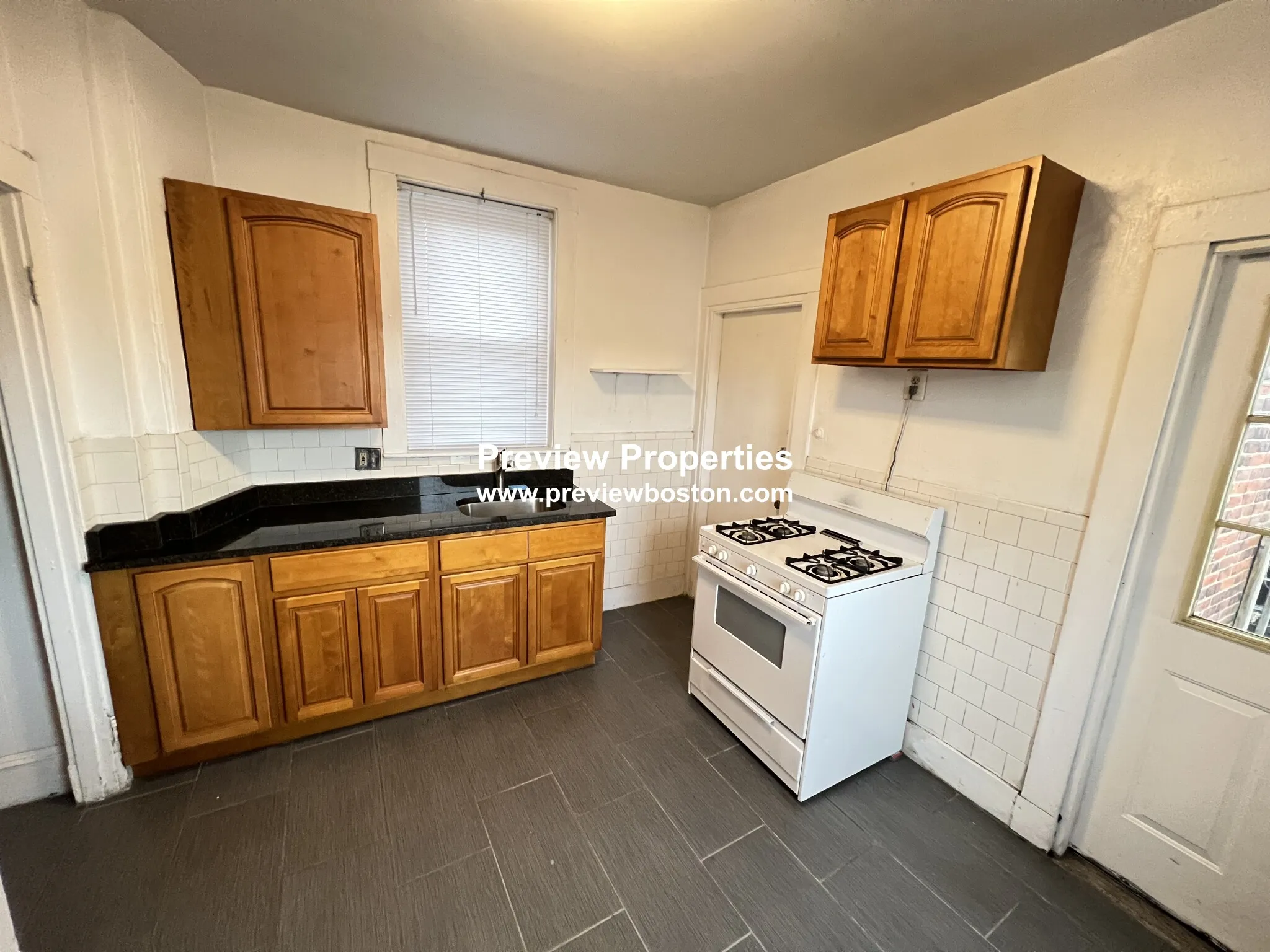 3 bed, 1 bath apartment for rent at 1377A Commonwealth Ave Unit 3P, Allston — photo 4 of 13