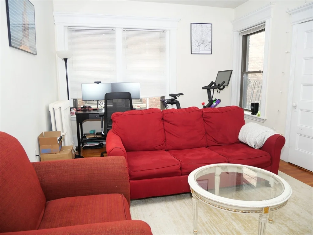 1 bed, 1 bath apartment for rent at 1378 Beacon Unit 10, Coolidge Corner — photo 1 of 6