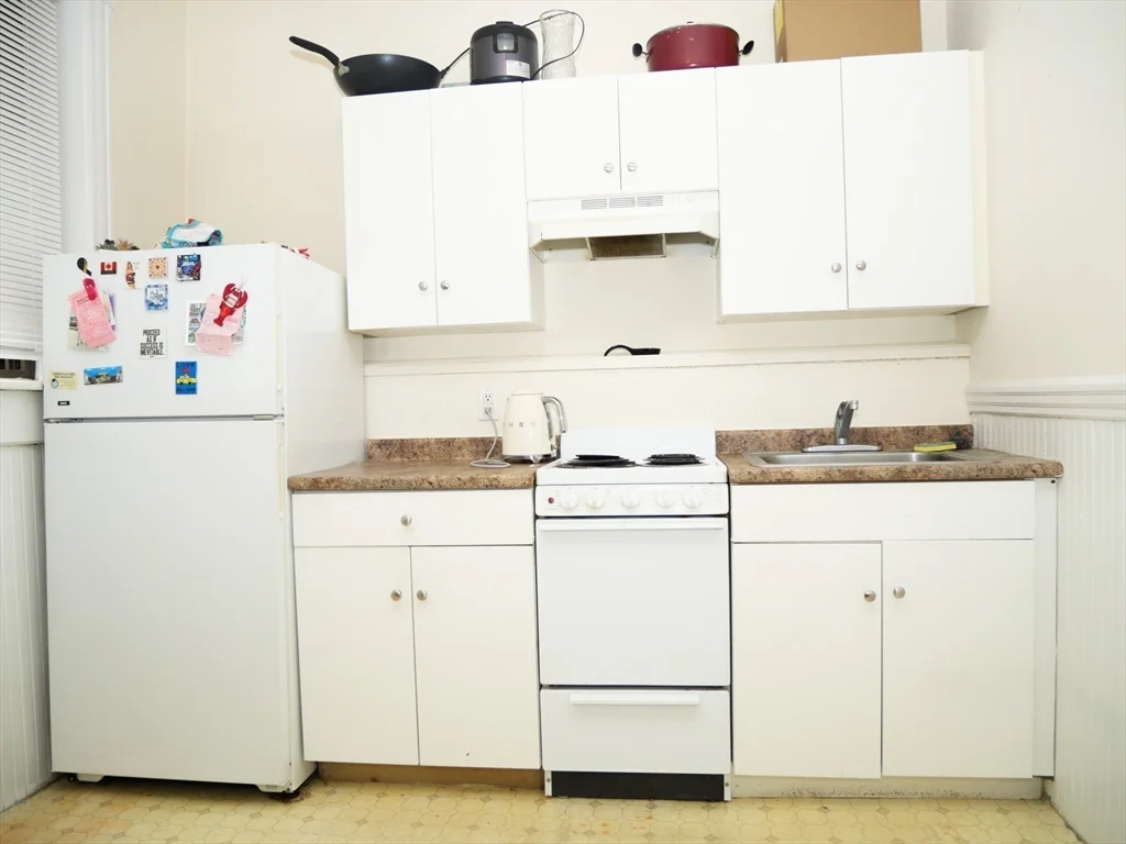 1 bed, 1 bath apartment for rent at 1378 Beacon Unit 10, Coolidge Corner — photo 2 of 6