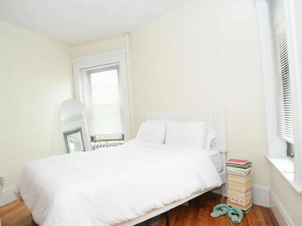 1 bed, 1 bath apartment for rent at 1378 Beacon Unit 10, Coolidge Corner — photo 4 of 6