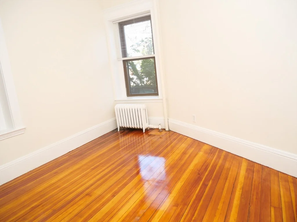 1 bed, 1 bath apartment for rent at 1378 Beacon Unit 4, Coolidge Corner — photo 4 of 6