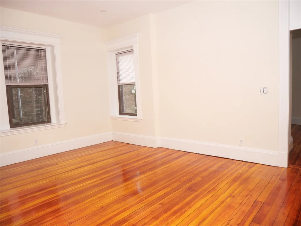 1 bed, 1 bath apartment for rent at 1378 Beacon Unit 4, Coolidge Corner — photo 3 of 6