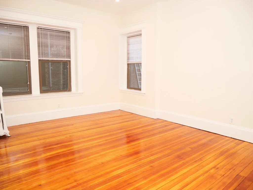 1 bed, 1 bath apartment for rent at 1378 Beacon Unit 4, Coolidge Corner — photo 5 of 6