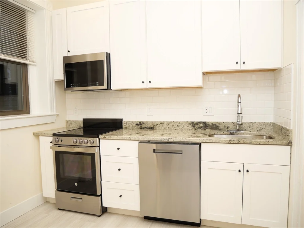 1 bed, 1 bath apartment for rent at 1378 Beacon Unit 4, Coolidge Corner — photo 2 of 6