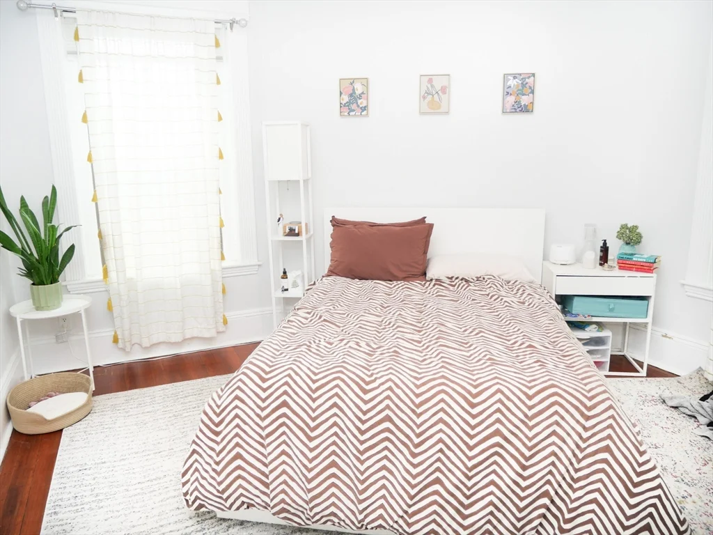 1 bed, 1 bath apartment for rent at 1378 Beacon Unit 8, Coolidge Corner — photo 2 of 4