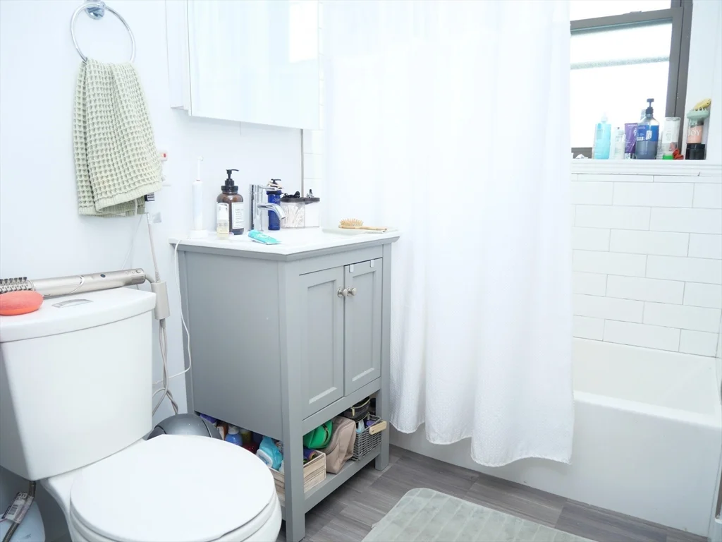 1 bed, 1 bath apartment for rent at 1378 Beacon Unit 8, Coolidge Corner — photo 4 of 4