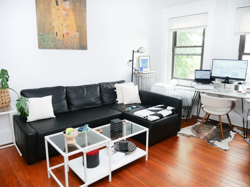 1 bed, 1 bath apartment for rent at 1378 Beacon Unit 8, Coolidge Corner — photo 3 of 4