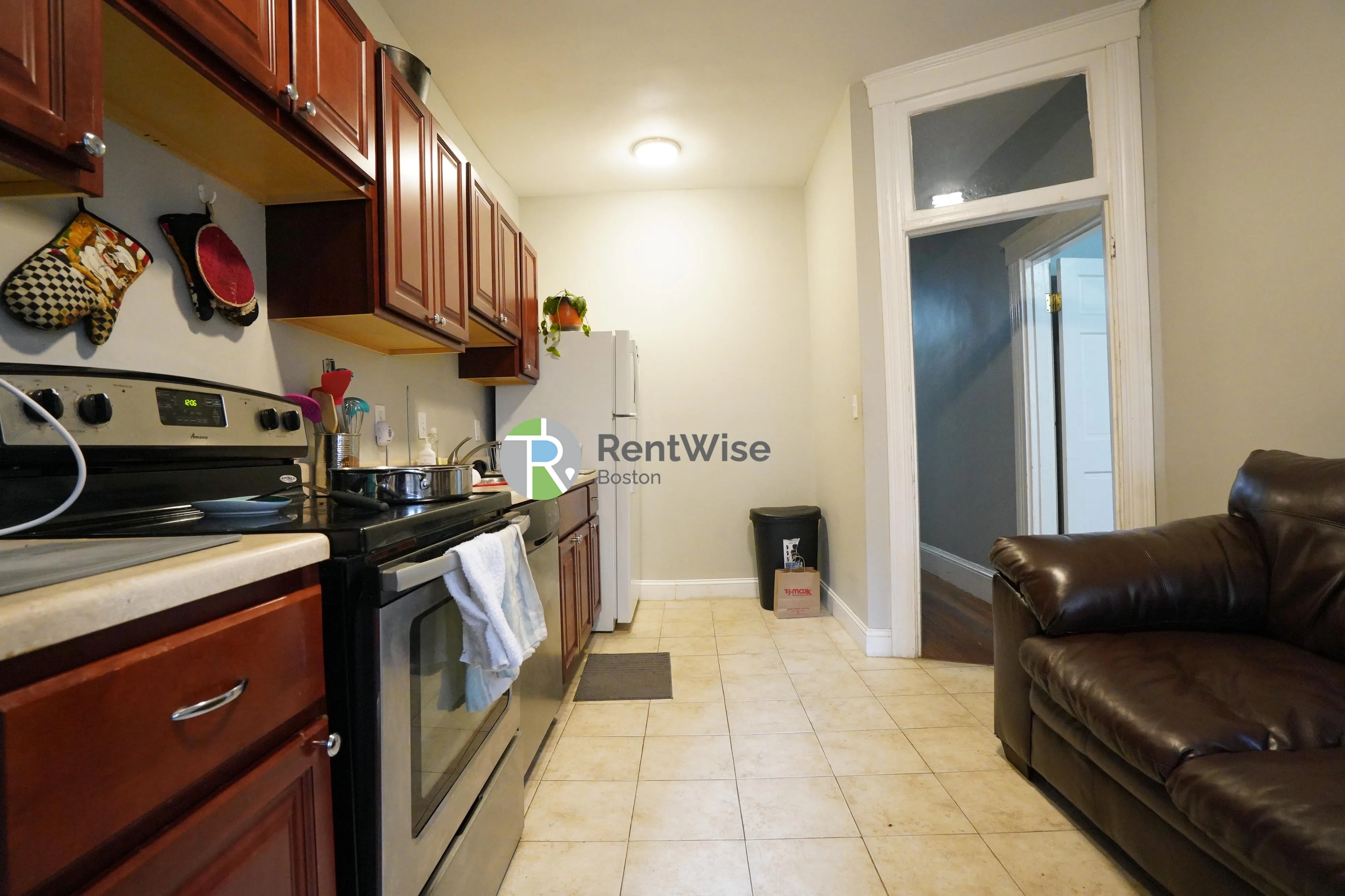 1 bed, 1 bath apartment for rent at 1379 Commonwealth Ave Unit 4, Brighton — photo 3 of 15
