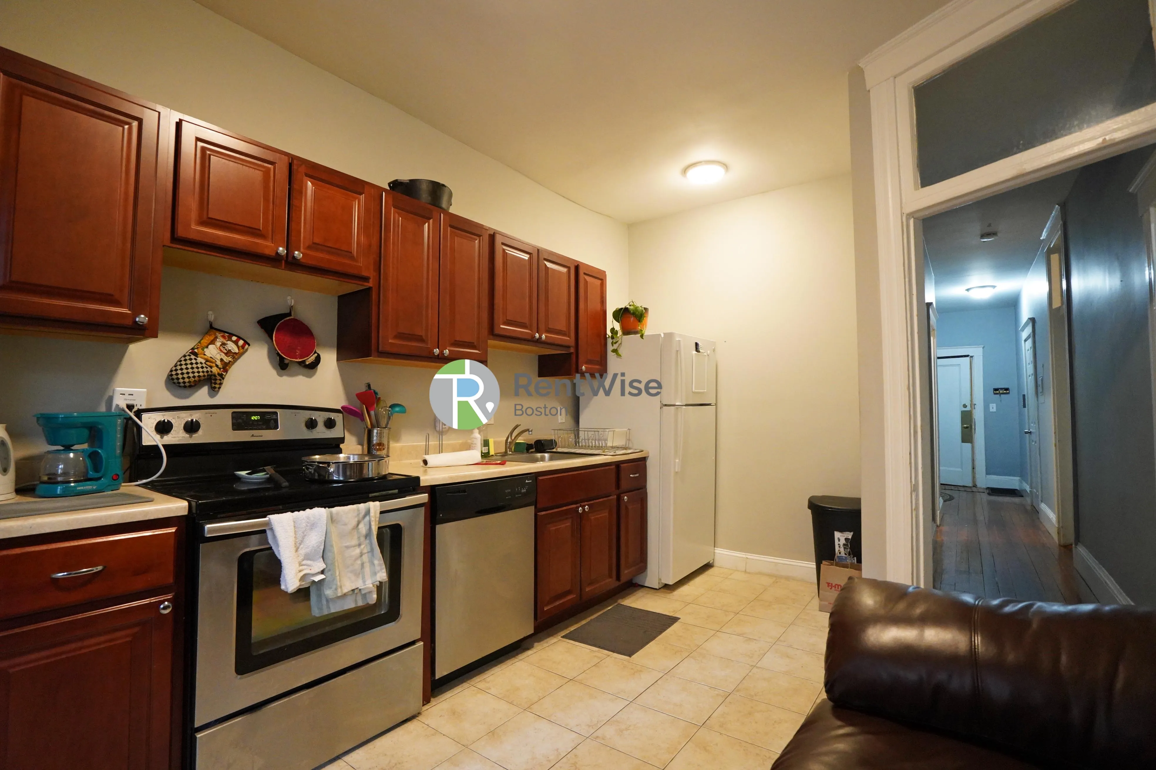 1 bed, 1 bath apartment for rent at 1379 Commonwealth Ave Unit 4, Brighton