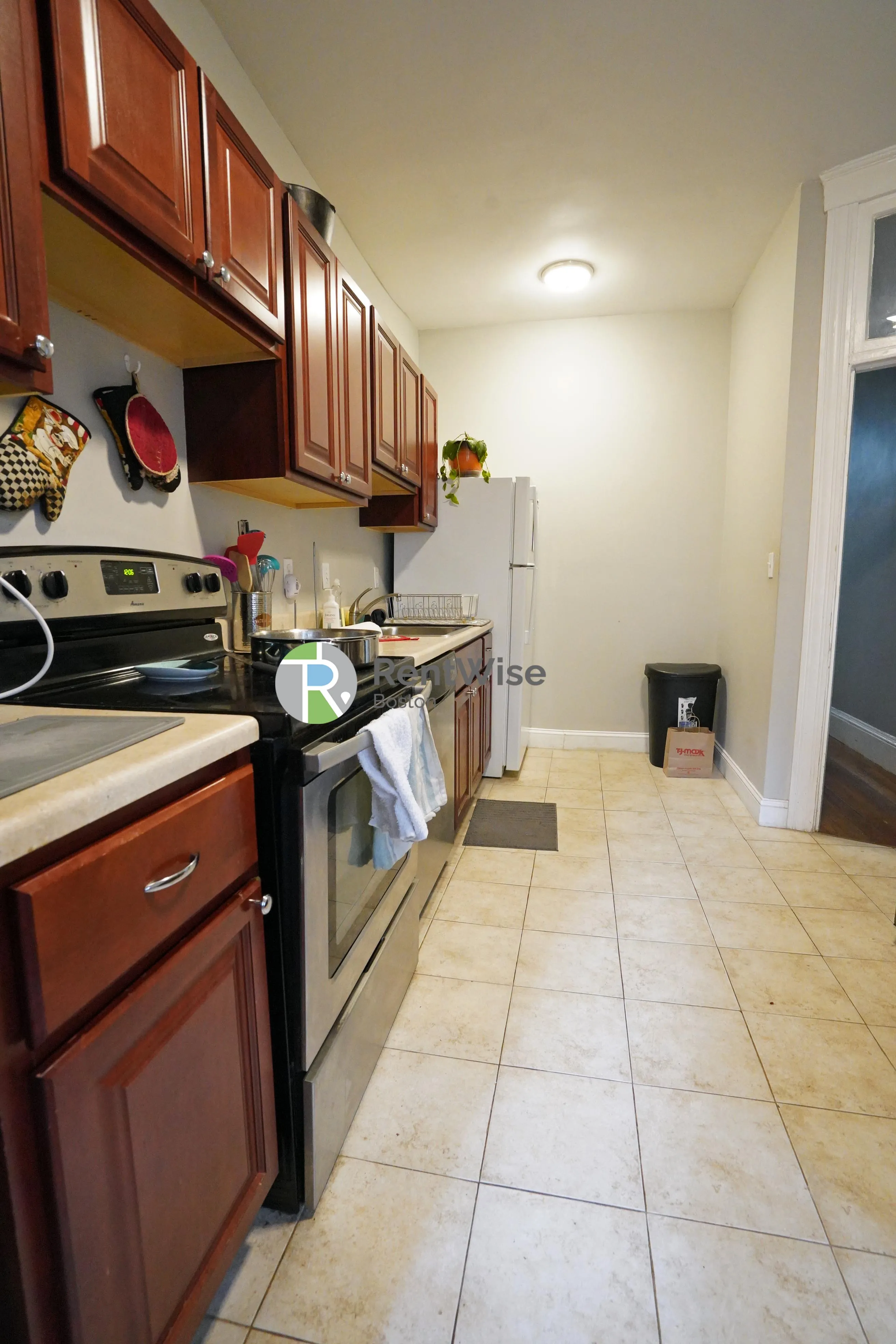 1 bed, 1 bath apartment for rent at 1379 Commonwealth Ave Unit 4, Brighton — photo 4 of 15