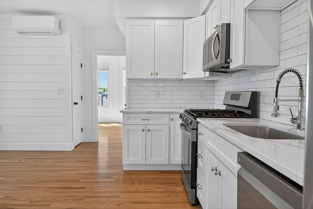 2 bed, 1 bath apartment for rent at 138 Centre St Unit 6, Dorchester — photo 6 of 17