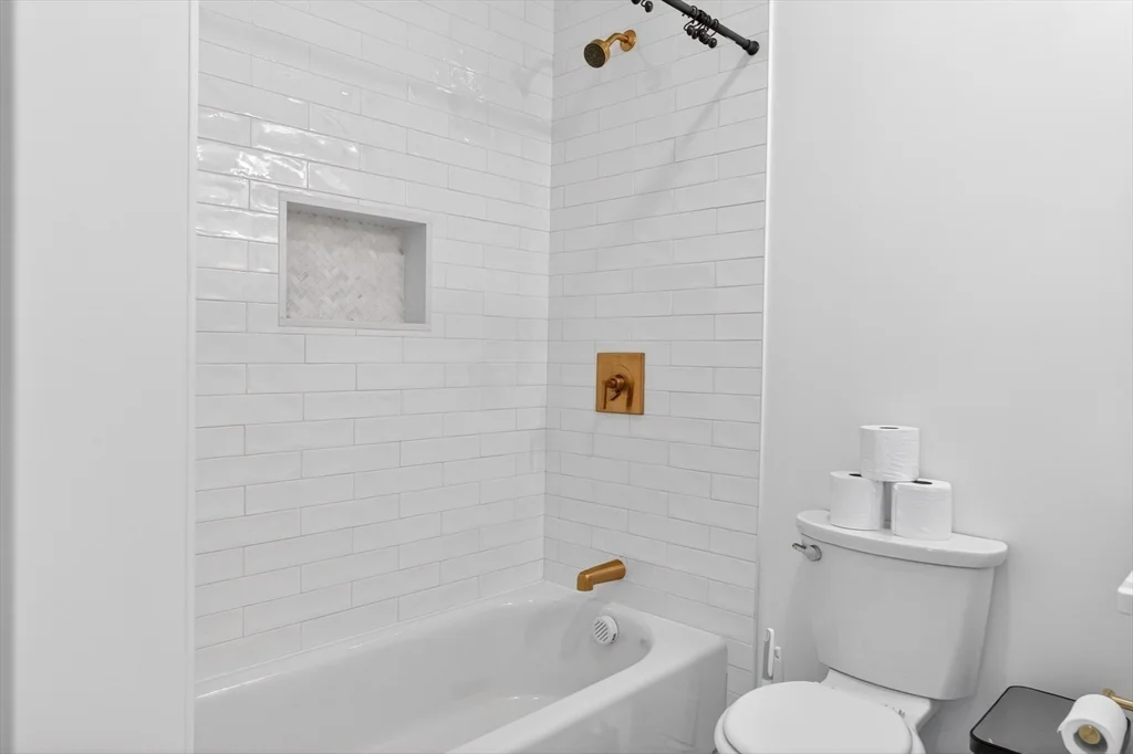 2 bed, 1 bath apartment for rent at 138 Centre St Unit 6, Dorchester — photo 13 of 17