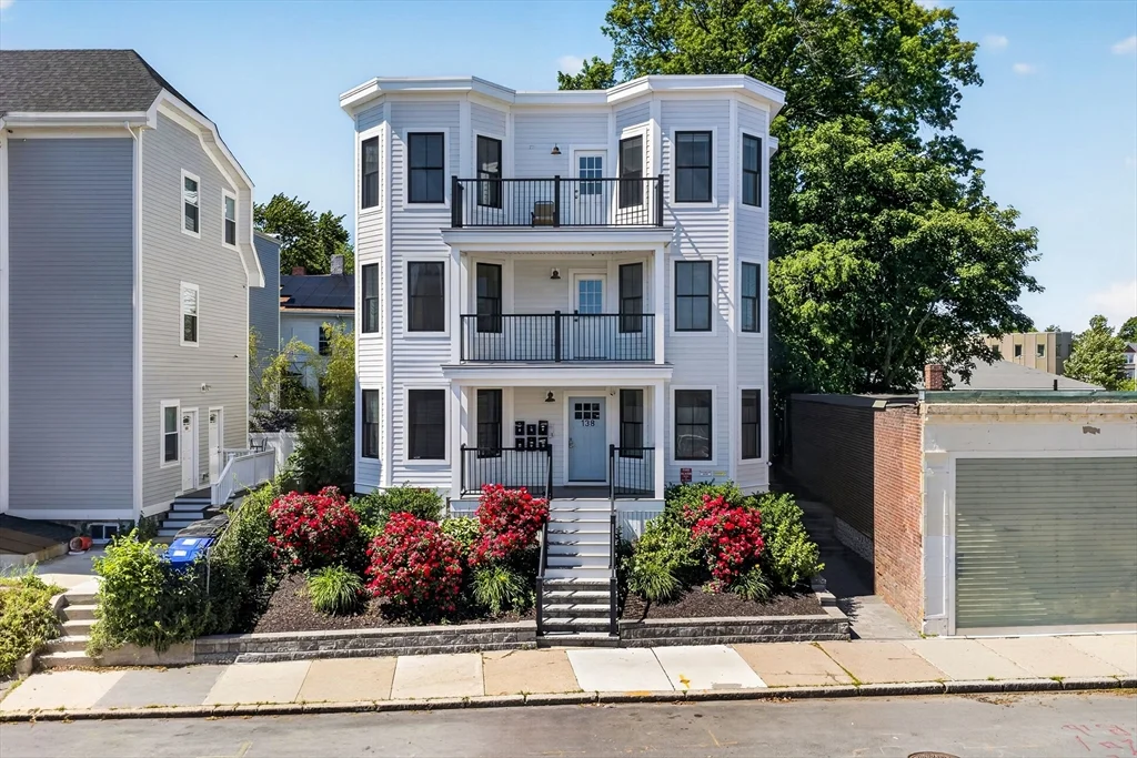 2 bed, 1 bath apartment for rent at 138 Centre St Unit 6, Dorchester