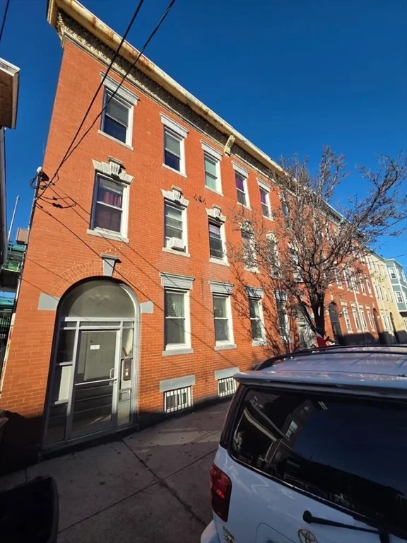 2 bed, 1 bath apartment for rent at 138 Chestnut St Unit 5, Chelsea