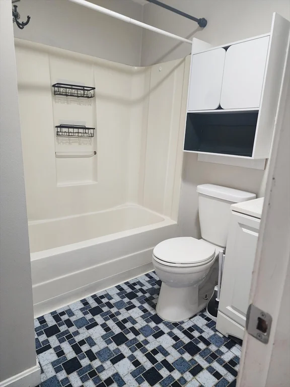 1 bed, 1 bath apartment for rent at 138 Franklin Unit 3, Lynn — photo 5 of 6