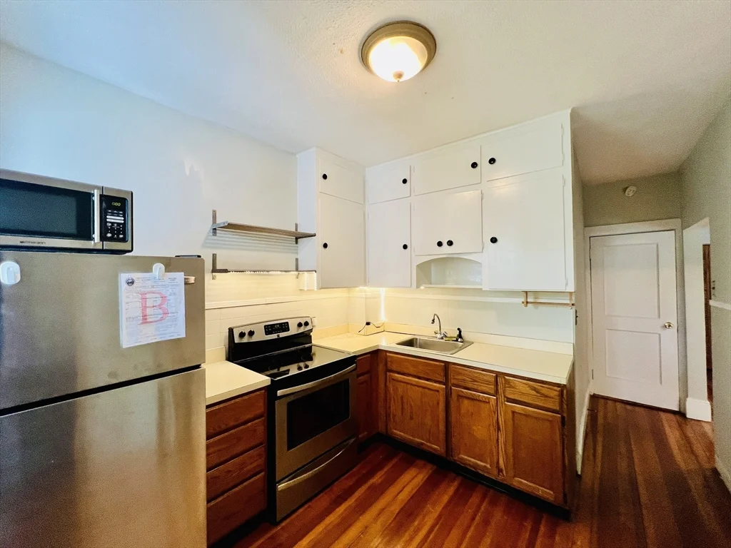 1 bed, 1 bath apartment for rent at 138 Fuller St Unit 3, Coolidge Corner — photo 3 of 27