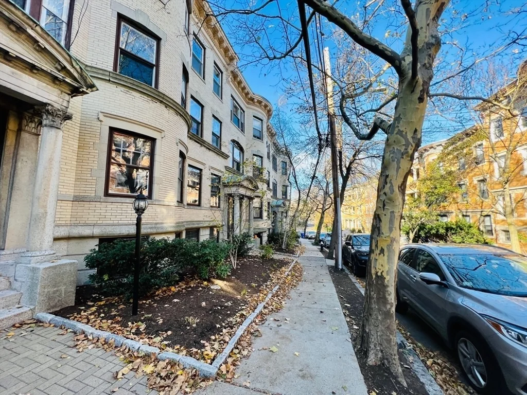 1 bed, 1 bath apartment for rent at 138 Fuller St Unit 3, Coolidge Corner — photo 1 of 27