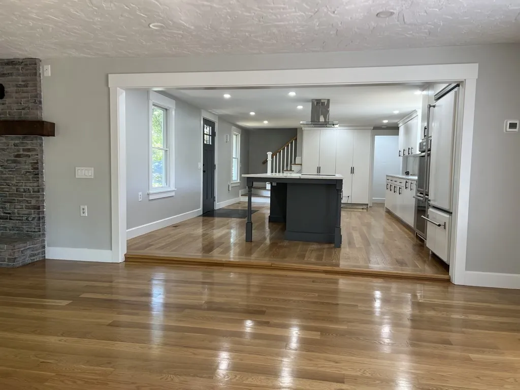 3 bed, 1 bath apartment for rent at 138 High St, Hingham — photo 5 of 23