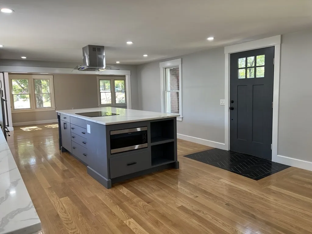 3 bed, 1 bath apartment for rent at 138 High St, Hingham — photo 1 of 23