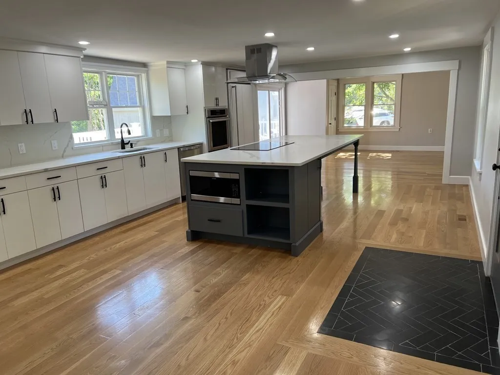 3 bed, 1 bath apartment for rent at 138 High St, Hingham — photo 2 of 23