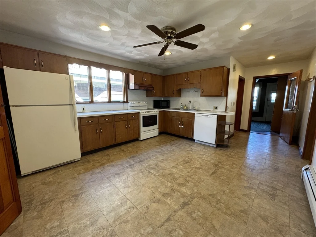 2 bed, 1 bath apartment for rent at 138 Lowell St Unit 2, Somerville — photo 2 of 16