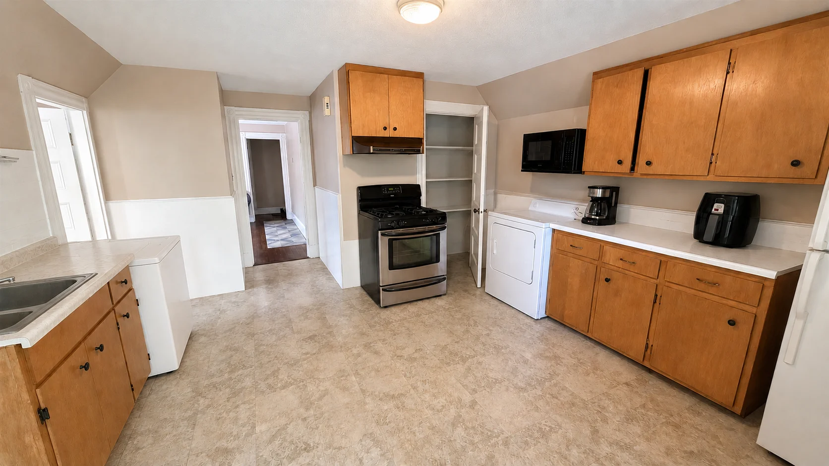 2 bed, 1 bath apartment for rent at 138 Lowell St Unit 3, Powder House Square — photo 6 of 8