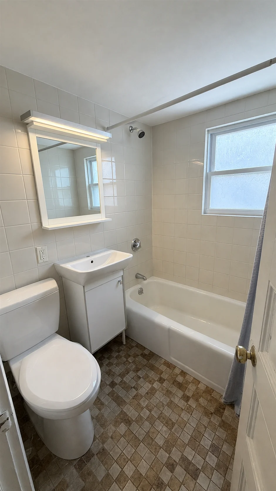 2 bed, 1 bath apartment for rent at 138 Lowell St Unit 3, Powder House Square — photo 2 of 8