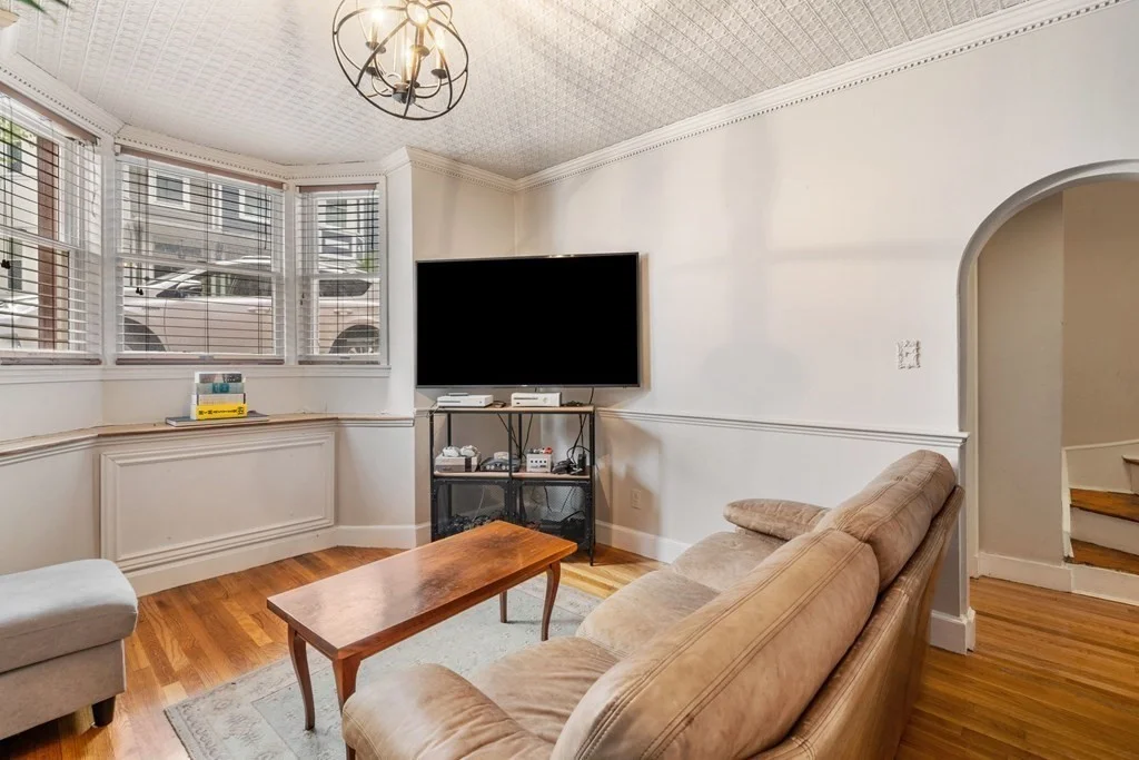 4 bed, 2 bath apartment for rent at 138 M St, Boston — photo 2 of 28