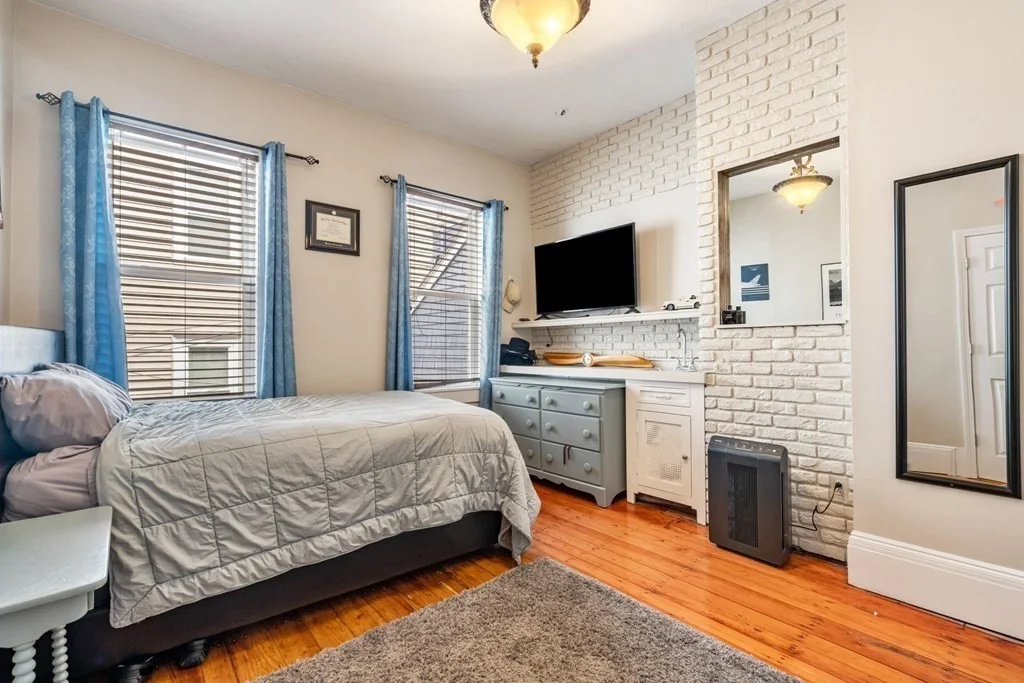 4 bed, 2 bath apartment for rent at 138 M St, Boston — photo 13 of 28