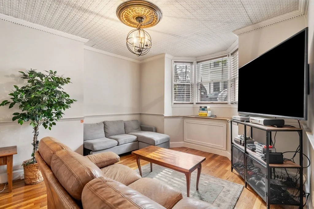 4 bed, 2 bath apartment for rent at 138 M St, Boston — photo 1 of 28