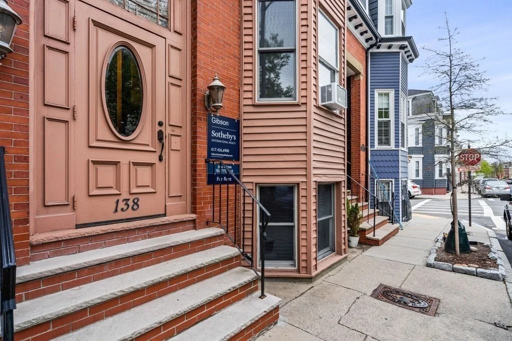 4 bed, 2 bath apartment for rent at 138 M St, Boston — photo 23 of 28