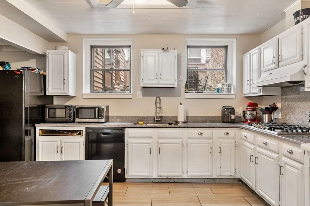 4 bed, 2 bath apartment for rent at 138 M St, Boston — photo 7 of 28